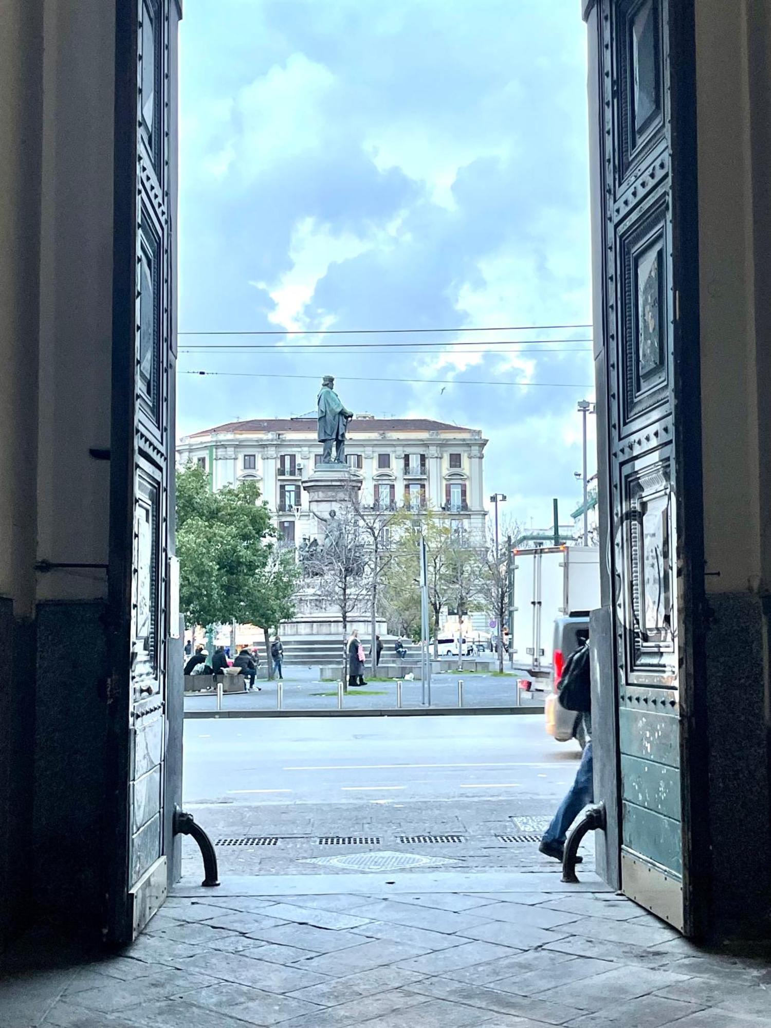 House Piazza Garibaldi By Loveinthetravel Napoli Esterno foto